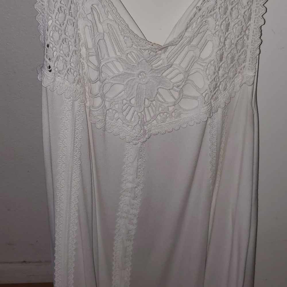 Torrid white tank top Size 1